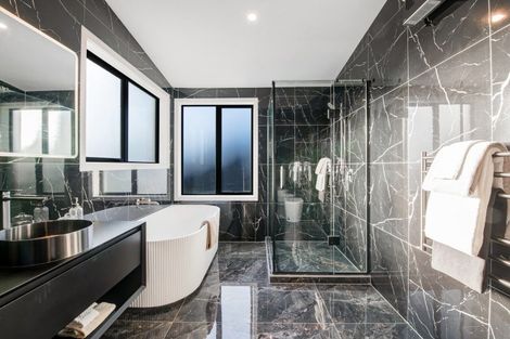 Photo of property in 18b The Esplanade, Eastern Beach, Auckland, 2012