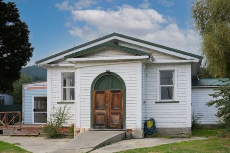Photo of property in 16 Greenwich Street, Waihola, Milton, 9073