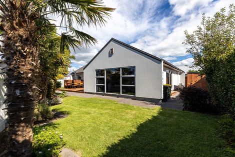 Photo of property in 2a Portland Drive, Highlands Park, New Plymouth, 4312