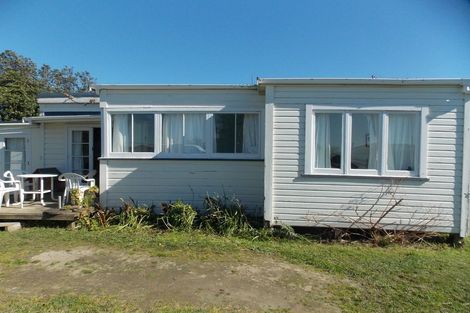 Photo of property in 24 Nuku Street, Tangimoana, 4822