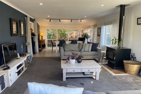 Photo of property in 39 Emlyn Place, Torbay, Auckland, 0630