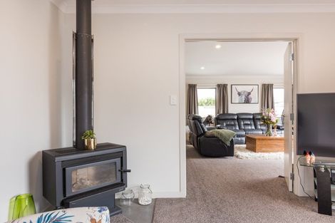 Photo of property in 27 Oak Crescent, Ashhurst, 4810