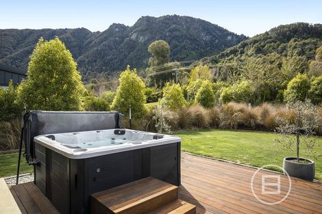 Photo of property in 45 Peregrine Falcon Road, Mount Creighton, Queenstown, 9371