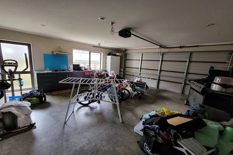 Photo of property in 46 King Charles Drive, Kingsley Heights, Upper Hutt, 5018