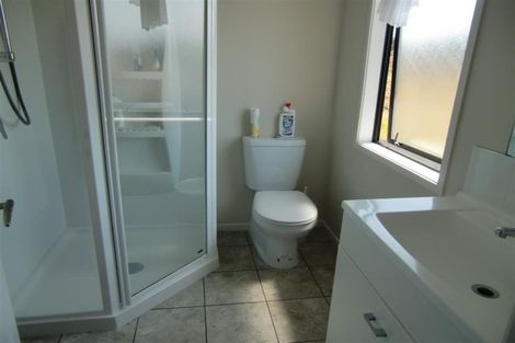 Photo of property in 15 Heta Road, Highlands Park, New Plymouth, 4312