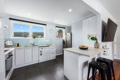 Photo of property in 18 Delaney Drive, Stokes Valley, Lower Hutt, 5019