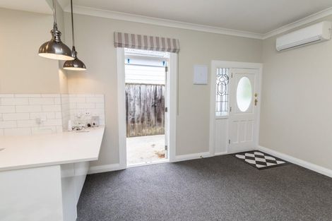 Photo of property in 2/139 Wadestown Road, Wadestown, Wellington, 6012