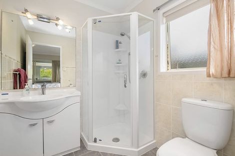 Photo of property in 6 Rivervale Grove, Stanmore Bay, Whangaparaoa, 0932