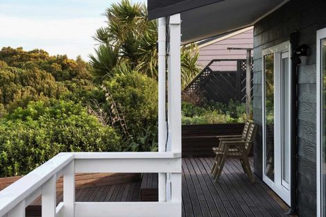 Photo of property in 2/7 Jasmine Grove, Maungaraki, Lower Hutt, 5010