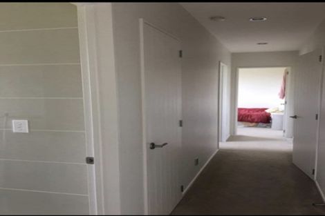 Photo of property in 12 Stubbs Place, Fairview Heights, Auckland, 0632