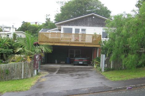 Photo of property in 15 Deuxberry Avenue, Northcote, Auckland, 0627