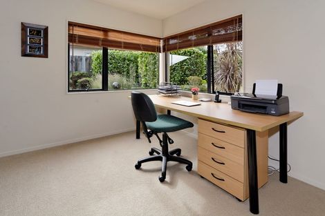 Photo of property in 27 Chamari Close, Titirangi, Auckland, 0604