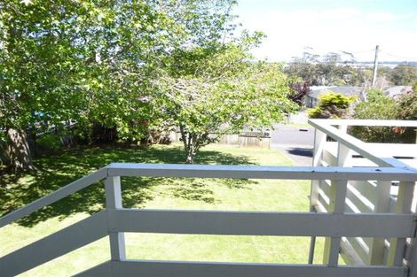 Photo of property in 4 Castaing Crescent, Te Atatu South, Auckland, 0610