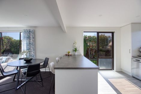 Photo of property in 2/10 Montclare Avenue, Ilam, Christchurch, 8041