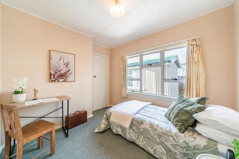 Photo of property in 4 Heretaunga Square, Silverstream, Upper Hutt, 5019