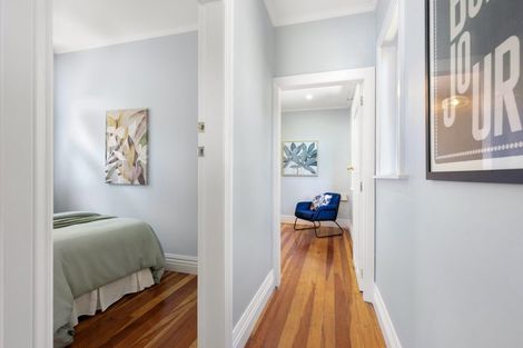 Photo of property in 64 Hungerford Road, Houghton Bay, Wellington, 6023