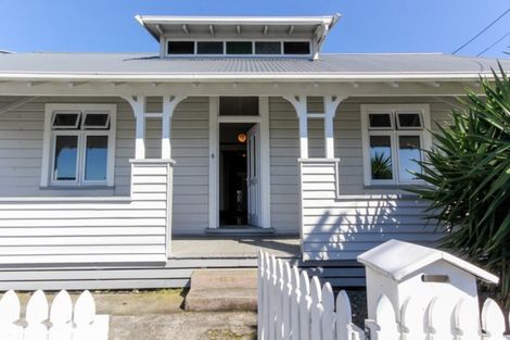 Photo of property in 6 Morley Street, New Plymouth, 4310