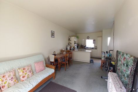 Photo of property in 12 Vitex Lane, Henderson, Auckland, 0612