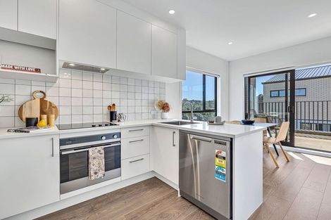 Photo of property in 1/28 Westgate Drive, Westgate, Auckland, 0614