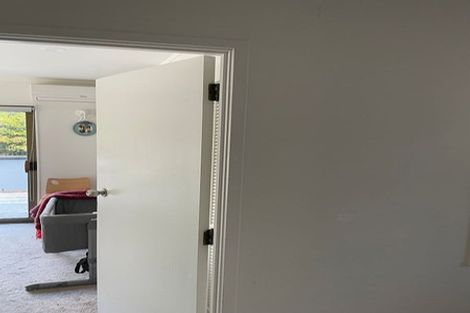 Photo of property in 42 Holyoake Place, Chatswood, Auckland, 0626