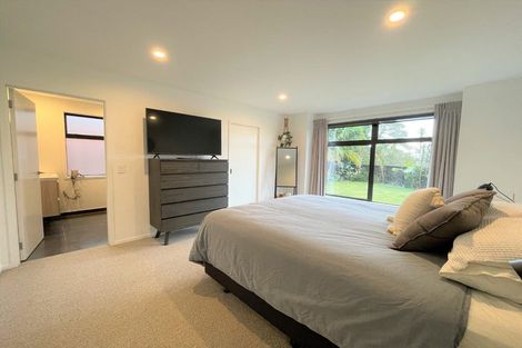 Photo of property in 2 Piper Way, Glen Avon, New Plymouth, 4312