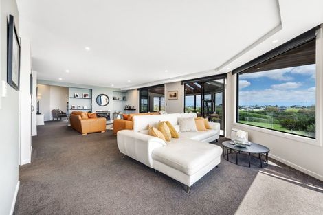 Photo of property in 1/285 Bleakhouse Road, Mellons Bay, Auckland, 2014