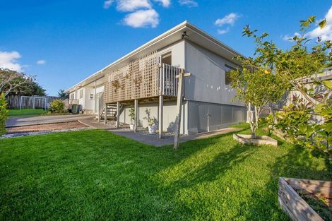 Photo of property in 1/41 Sungrove Rise, Sunnyvale, Auckland, 0612