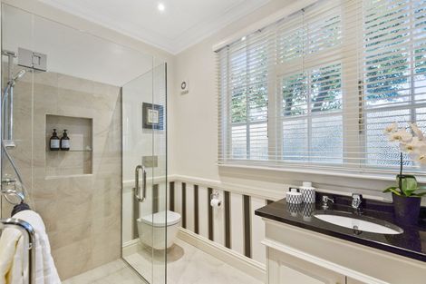 Photo of property in 122 Straven Road, Fendalton, Christchurch, 8014