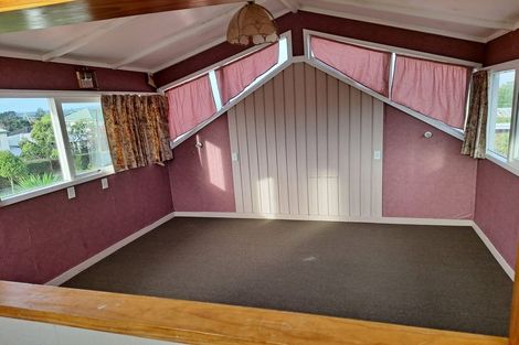 Photo of property in 35 Archibald Road, Kelston, Auckland, 0602