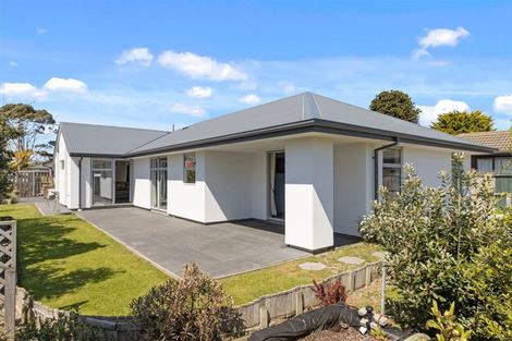 Photo of property in 1 Rue De La Mare, Parklands, Christchurch, 8083