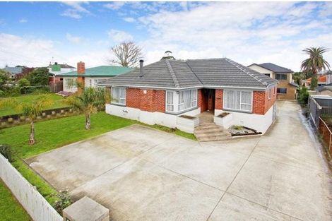 Photo of property in 10 Sunnyside Crescent, Papatoetoe, Auckland, 2025