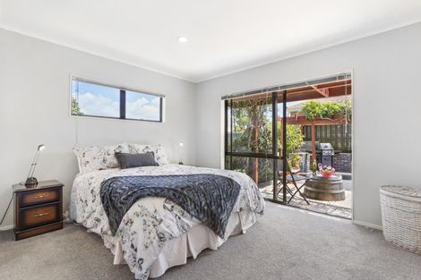 Photo of property in 15 Pinewood Grove, Botany Downs, Auckland, 2010