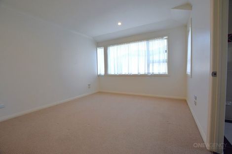 Photo of property in 14 Provence Esplanade, Te Atatu Peninsula, Auckland, 0610