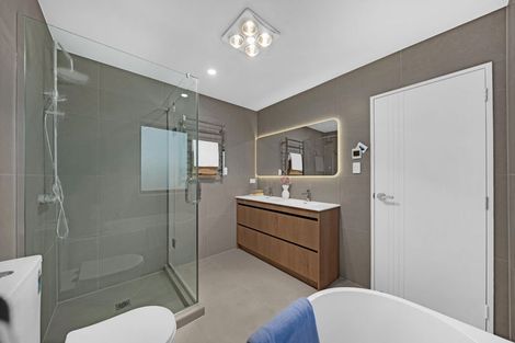 Photo of property in 34 Emerald Avenue, Rosehill, Papakura, 2113