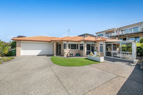 Photo of property in 18 Chesterfield Way, Orewa, 0931