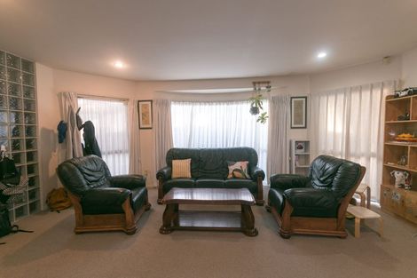 Photo of property in 42 Caribbean Drive, Unsworth Heights, Auckland, 0632