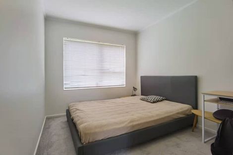 Photo of property in 35 Triangle Road, Massey, Auckland, 0614