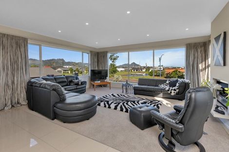 Photo of property in 28 Stace Hopper Drive, One Tree Point, 0118