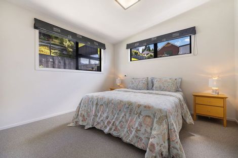 Photo of property in 70 Wynyard Crescent, Fernhill, Queenstown, 9300