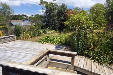 Photo of property in 14 Atlantis Place, Totara Vale, Auckland, 0629