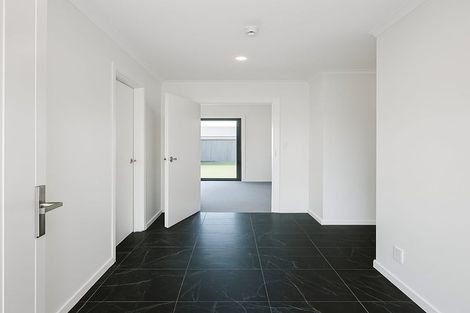 Photo of property in 5 Cyprus Place, Fitzherbert, Palmerston North, 4410