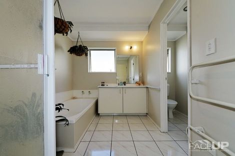 Photo of property in 9 Harbour Lights Close, West Harbour, Auckland, 0618