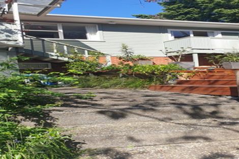 Photo of property in 28 Compton Street, Hillcrest, Auckland, 0627