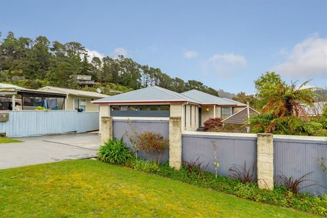 Photo of property in 94 Manuka Street, Stokes Valley, Lower Hutt, 5019