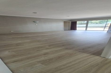 Photo of property in 98 Botany Road, Botany Downs, Auckland, 2010