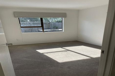 Photo of property in 1/865 Beach Road, Waiake, Auckland, 0630