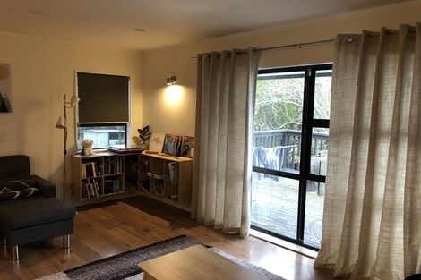 Photo of property in 3/92 Awaroa Road, Sunnyvale, Auckland, 0612