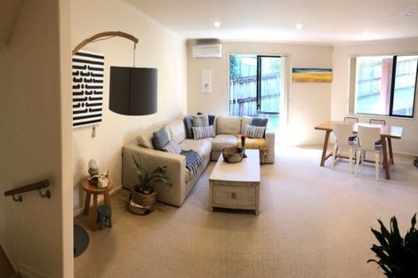 Photo of property in 2/8 Tobruk Crescent, Milford, Auckland, 0620