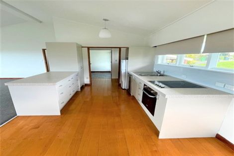 Photo of property in 16 Martin Crescent, Northcote, Auckland, 0627