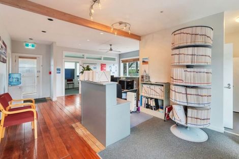 Photo of property in 2/61 Shakespeare Road, Milford, Auckland, 0620